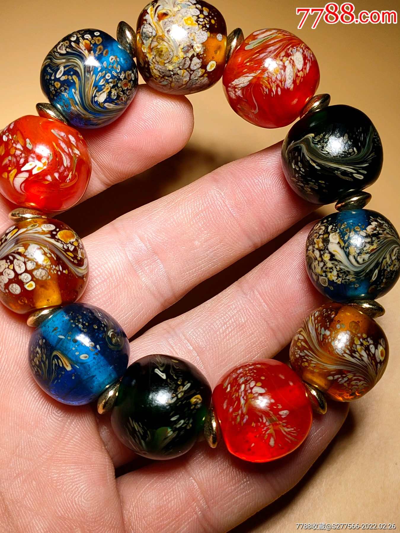 创汇时期的彩绘飞花纹老琉璃珠手串