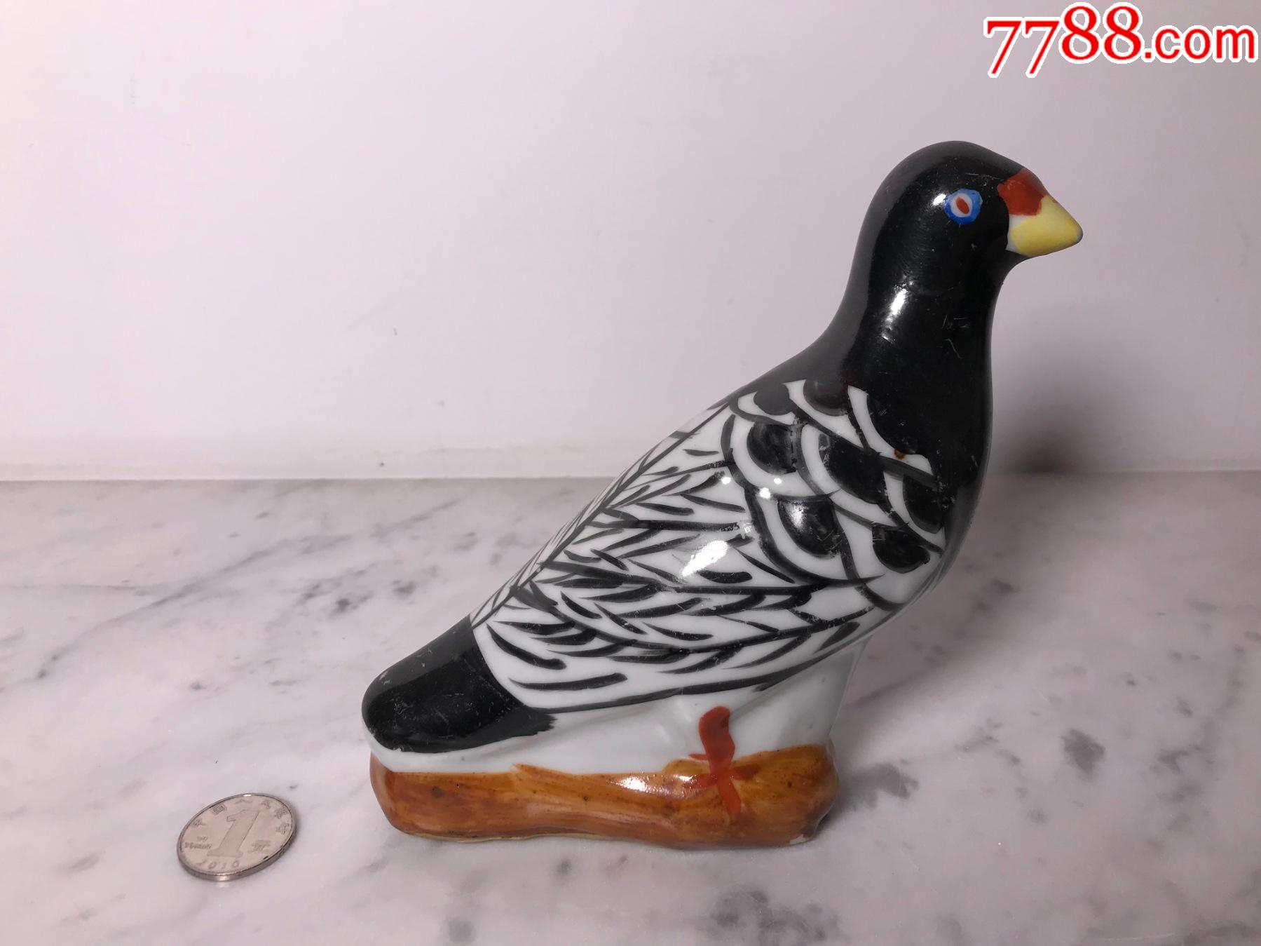 文革粉彩鸽子瓷像摆件