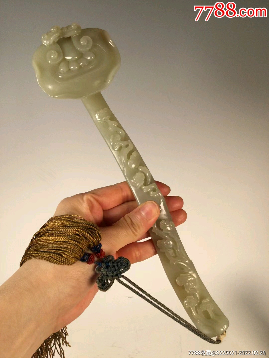 和田玉雕刻灵芝型如意一柄