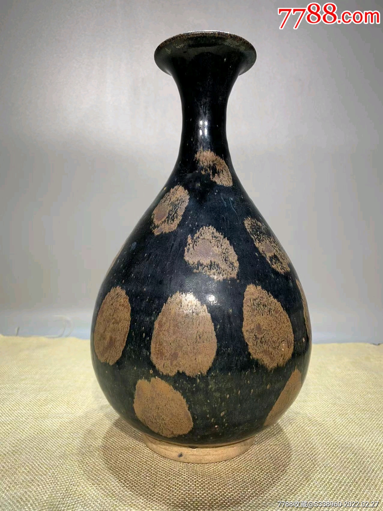 宋代黑釉狗舔斑玉壶春瓶