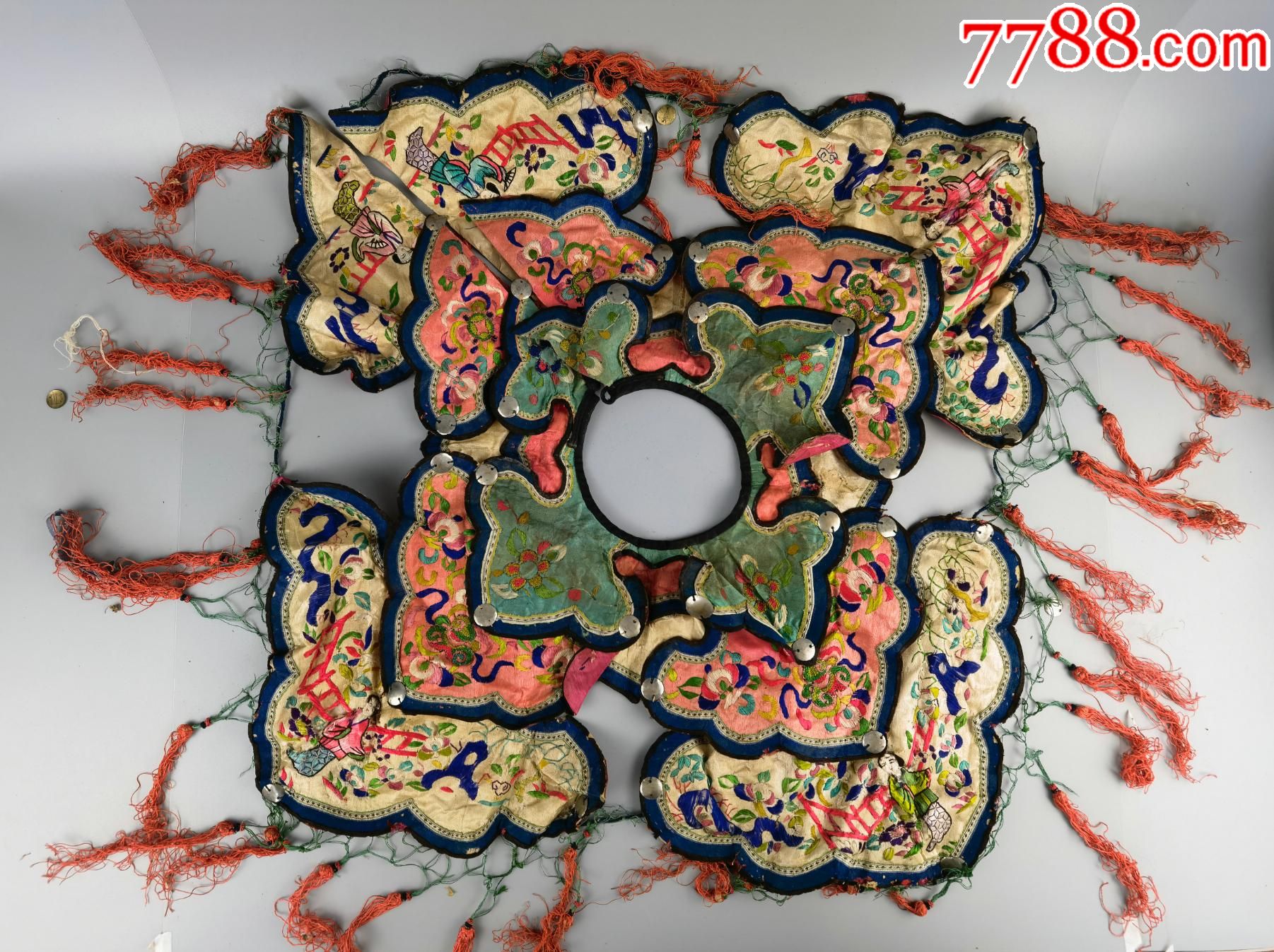 清绣吉祥花卉人物云肩