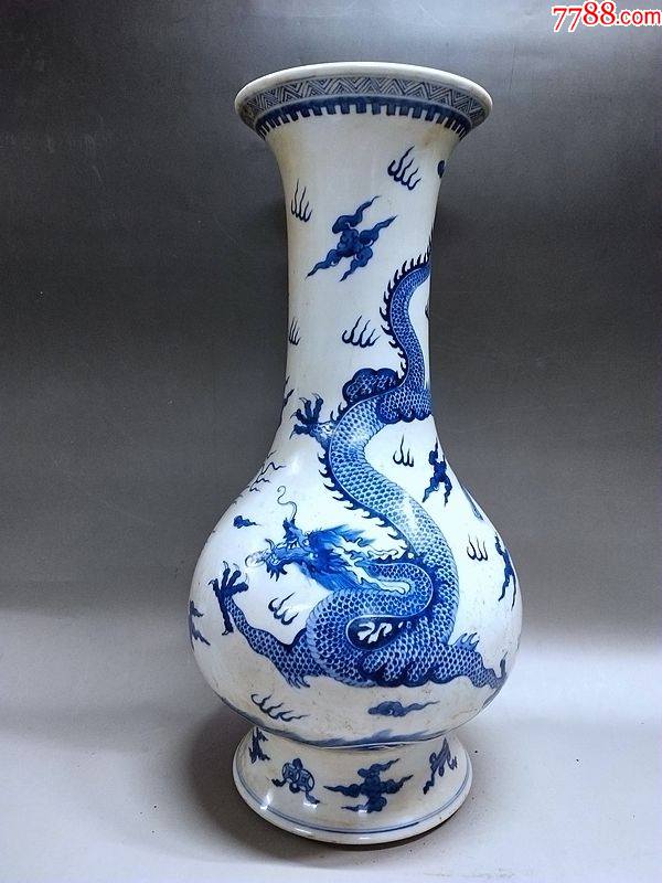青花龙瓶
