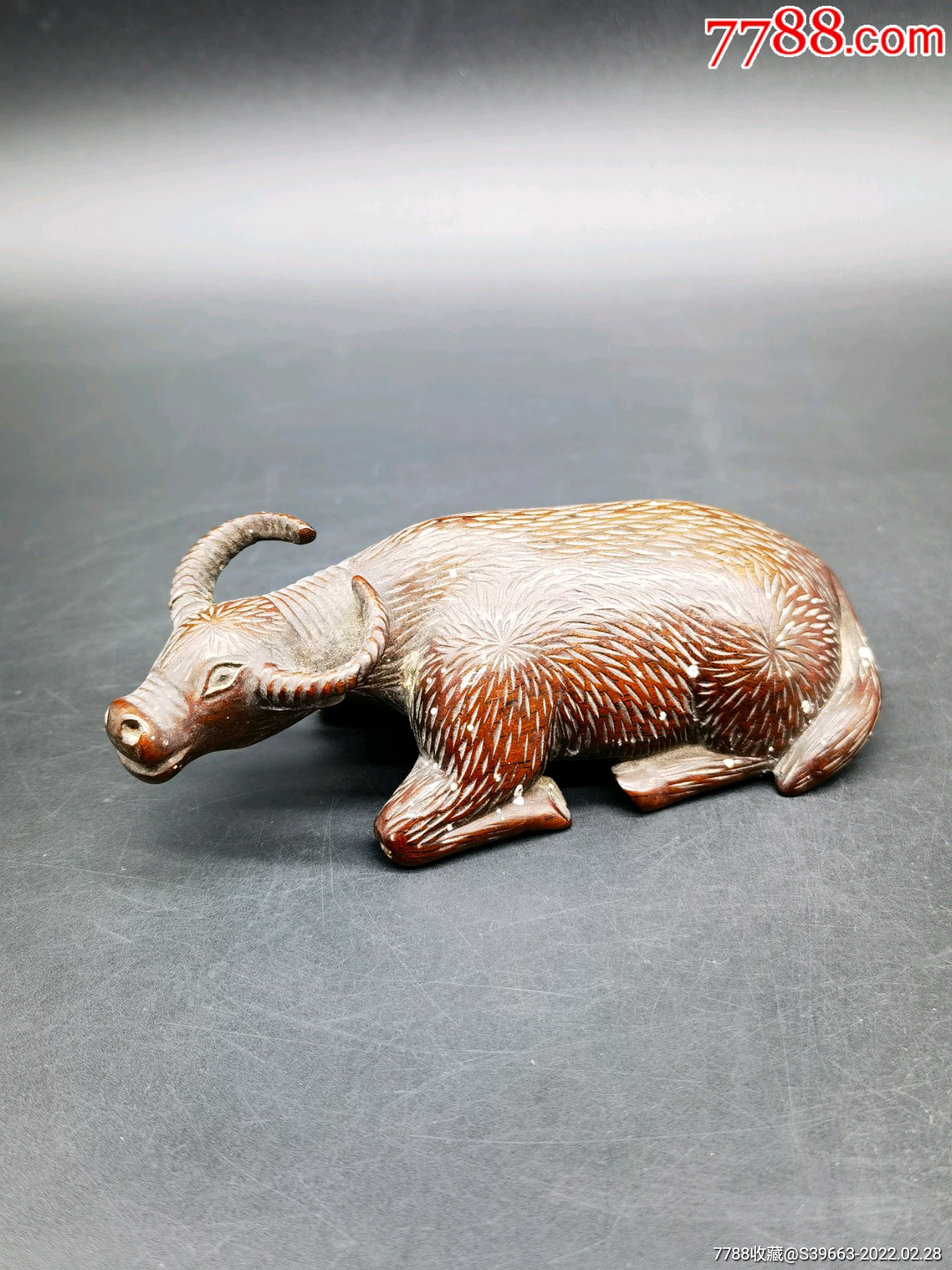 解放初老红木卧牛雕像_木雕摆件_第1张_7788小人书