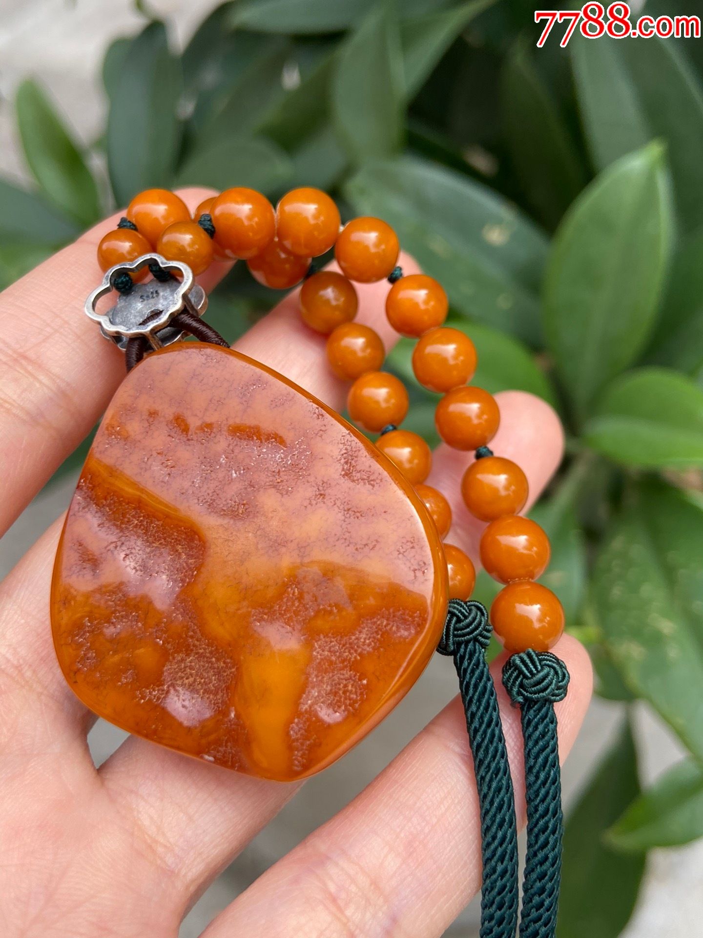 回流天然随形老蜜蜡挂件