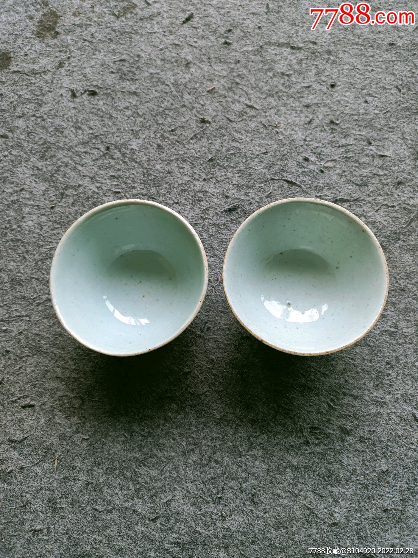 清代豆青茶杯一对