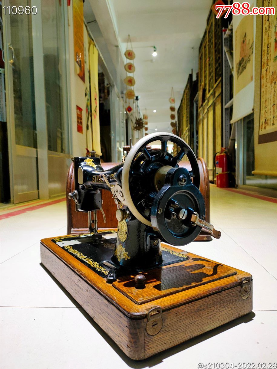 民国时期进口手提式手摇缝纫机品相如图完整原装木盒结实牢固