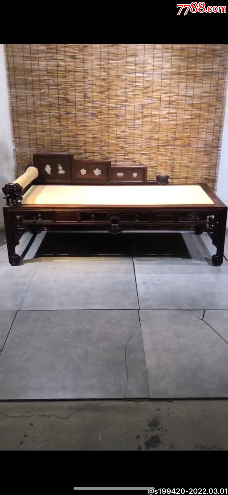 民国时期官宦家用的大红酸枝贵妃榻雕刻精细后背镶嵌云石弯腿大拉钱