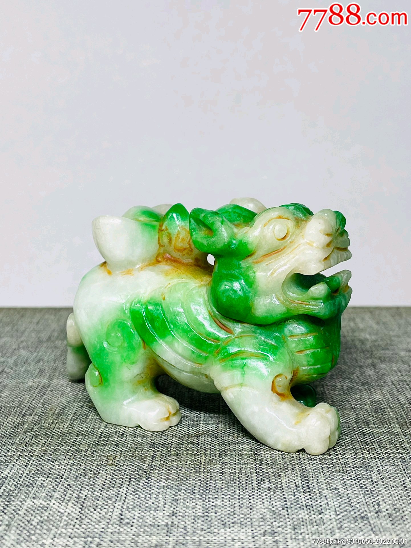 老翡翠精雕貔貅摆件