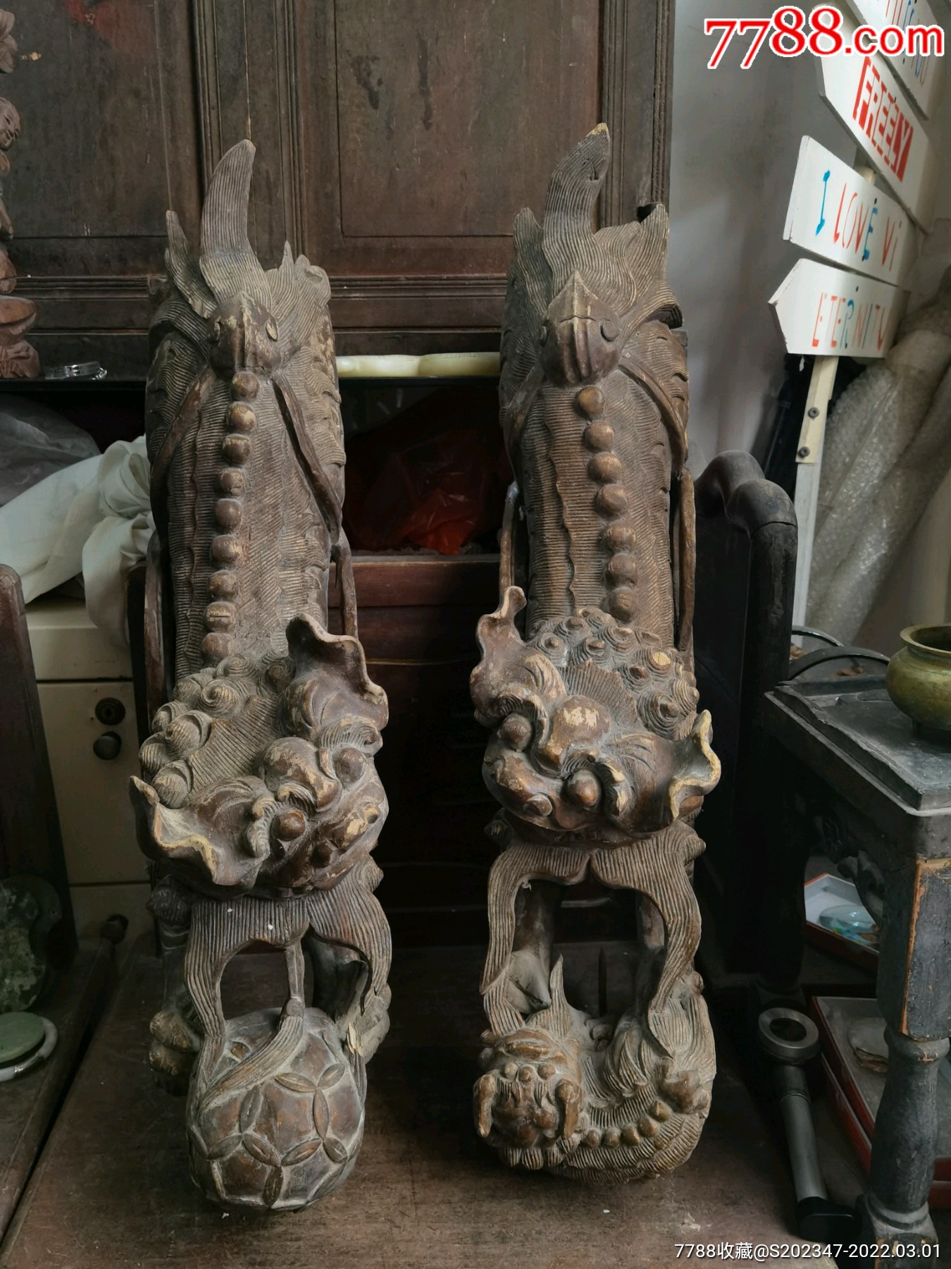 清代木柱上的木雕倒挂狮子一对长72高21宽15最后2图是倒挂狮参考图