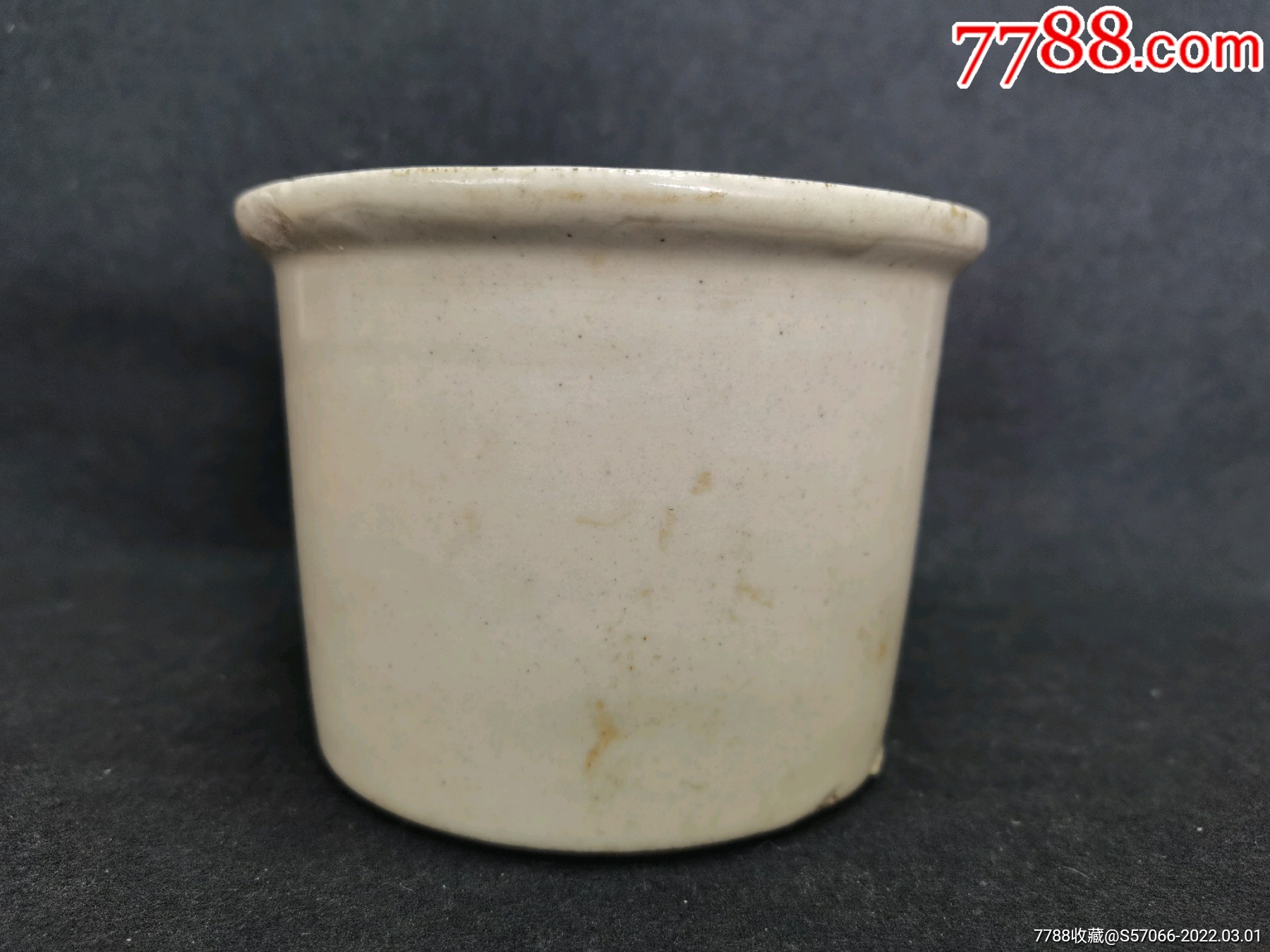 滚动鼠标滚轴,图片即可轻松放大,缩小更多"单色白瓷