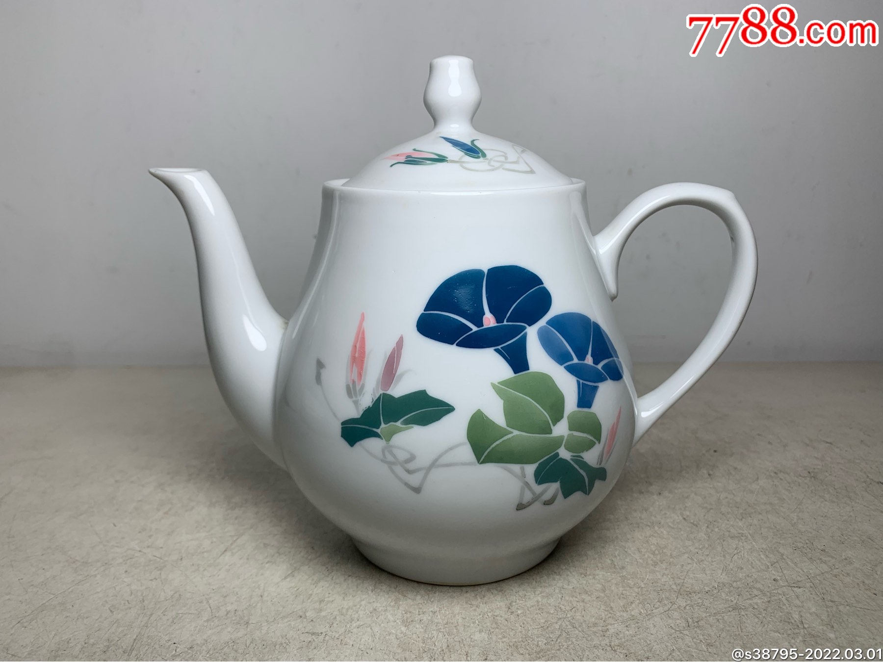 文革釉中彩釉下彩花卉茶壶