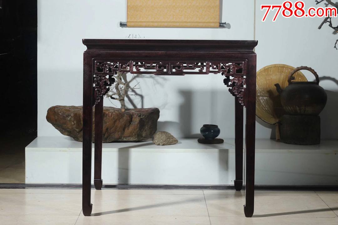 紫檀雕草龙纹可活拆八仙桌