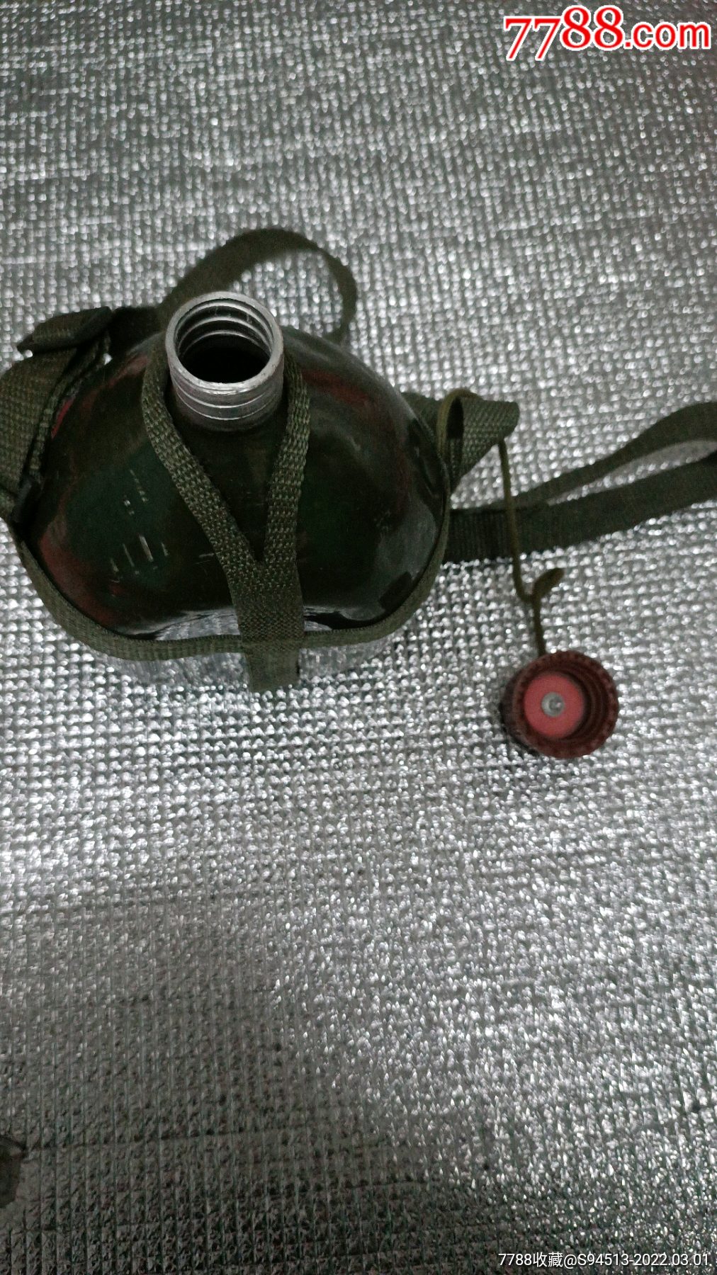 老式军绿色水壶