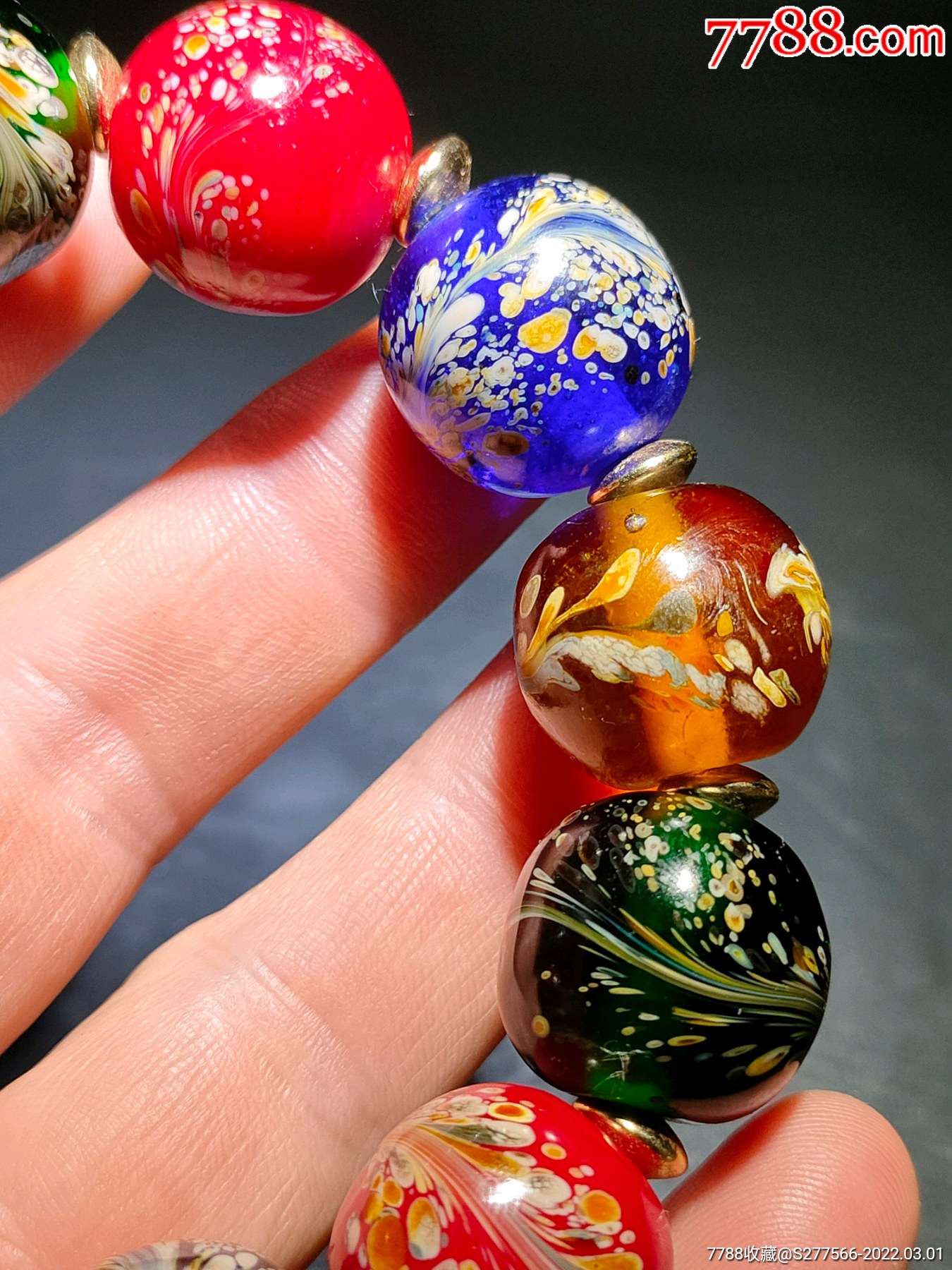 创汇时期的彩绘飞花纹老琉璃珠手串