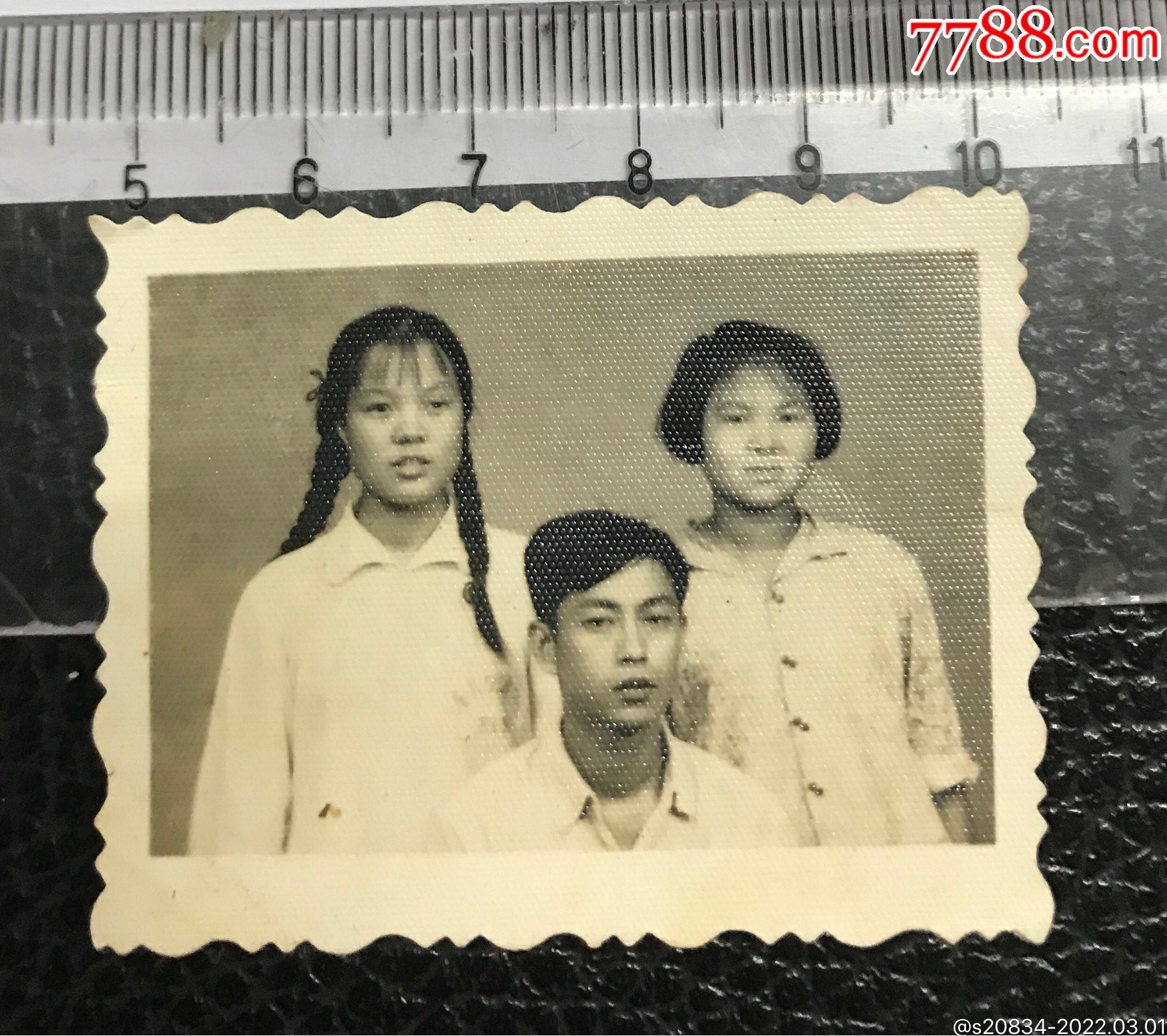 60年代大辫子姑娘-兄妹仨_老照片_第1张_7788砚台收藏