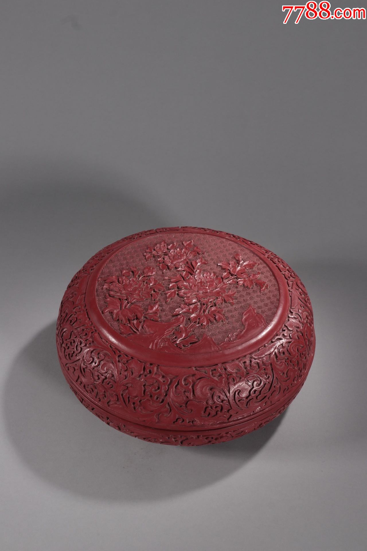 剔红漆器花开富贵圆形捧盒