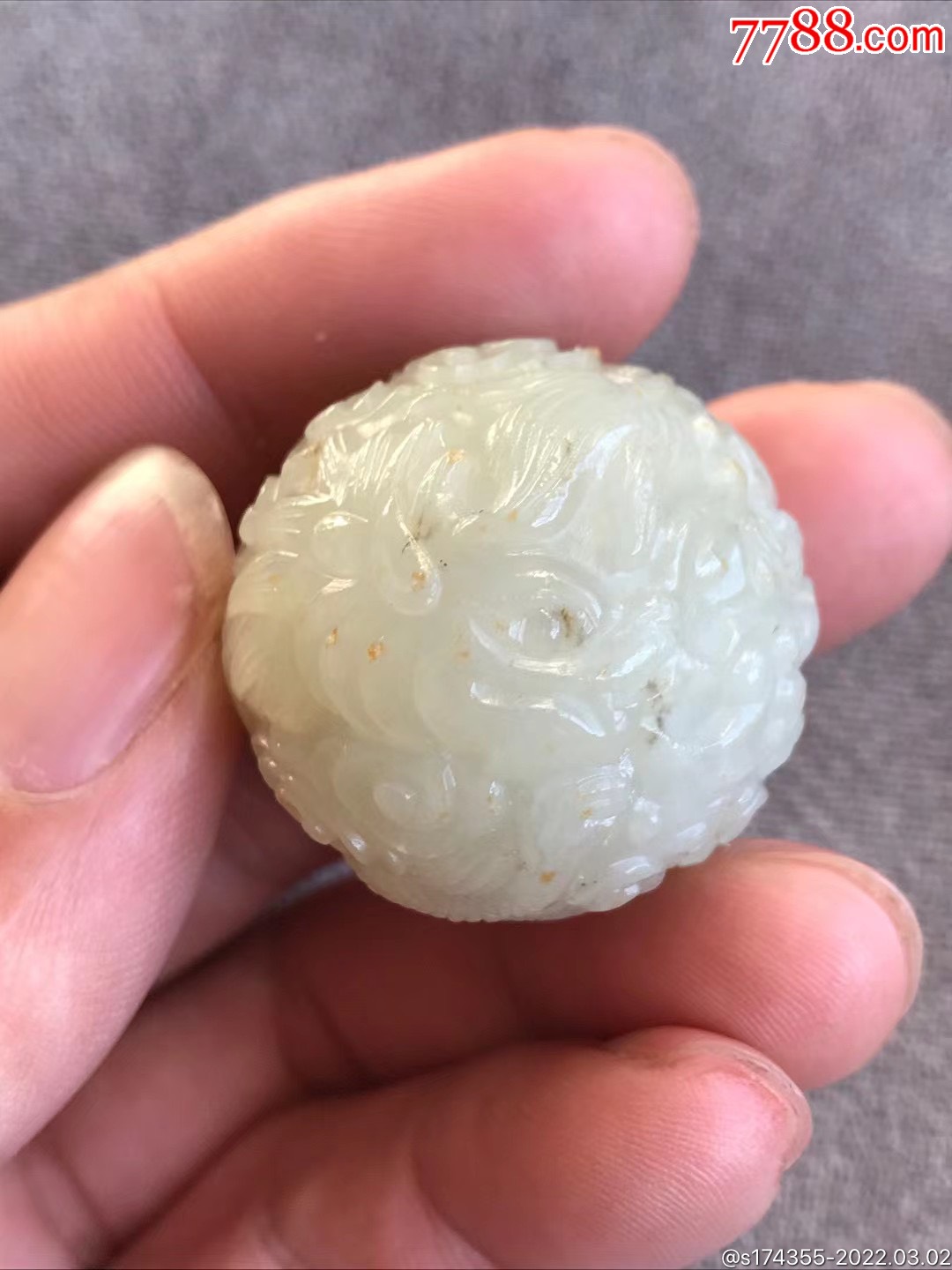 清代和田籽料雕云龙纹玉珠