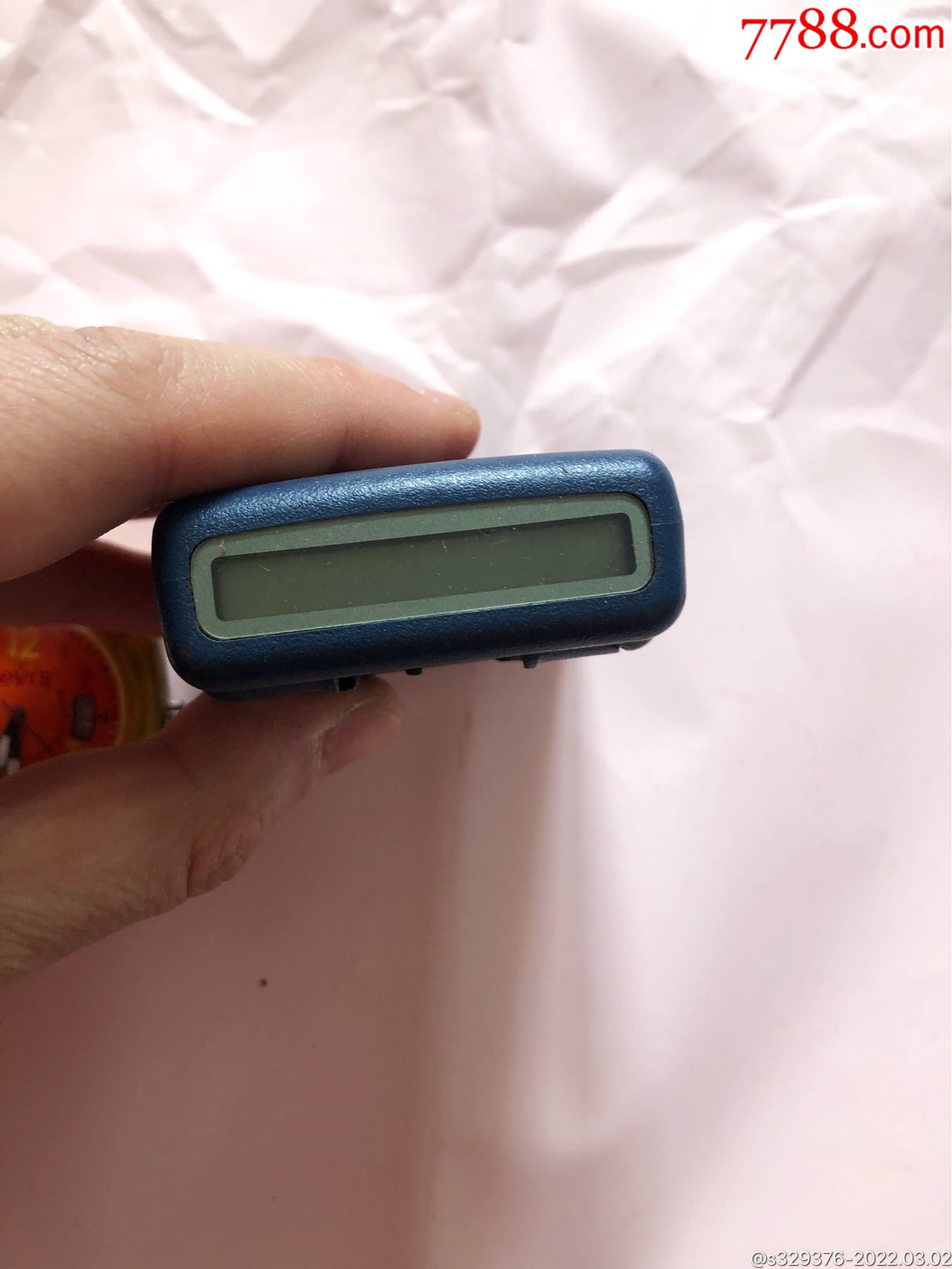 两个电子产品一起出一个摩托罗拉bb机一个李维斯牌手表两个都不知道好