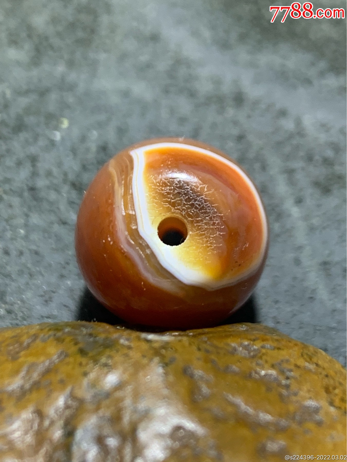 精美高玉化风化纹玛瑙桶珠一颗