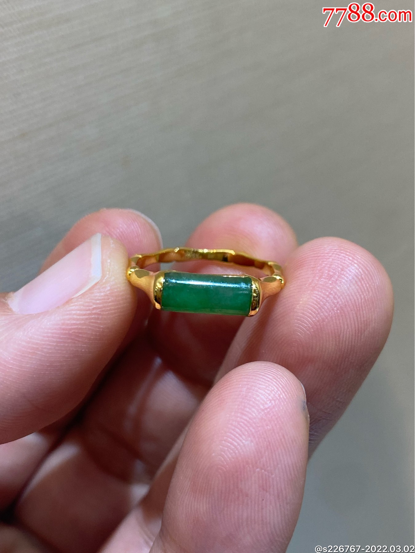 18k金镶嵌冰绿翡翠竹节戒指