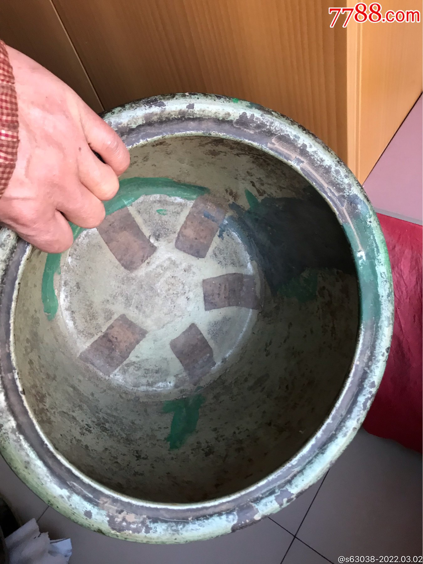 796斤重绿釉缸