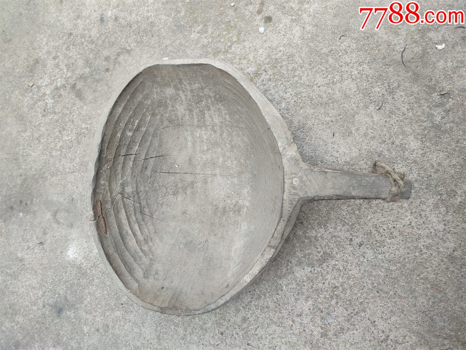 有裂纹的杂木大木瓢品相如图所示