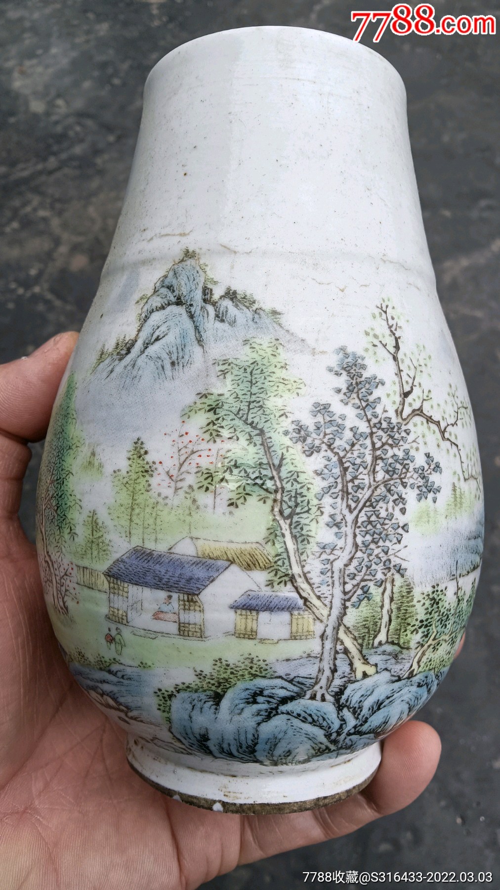 近代粉彩山水人物小花瓶