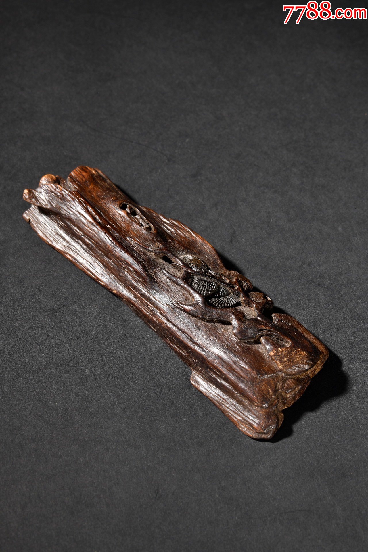 清代老沉香松花纹文房镇纸