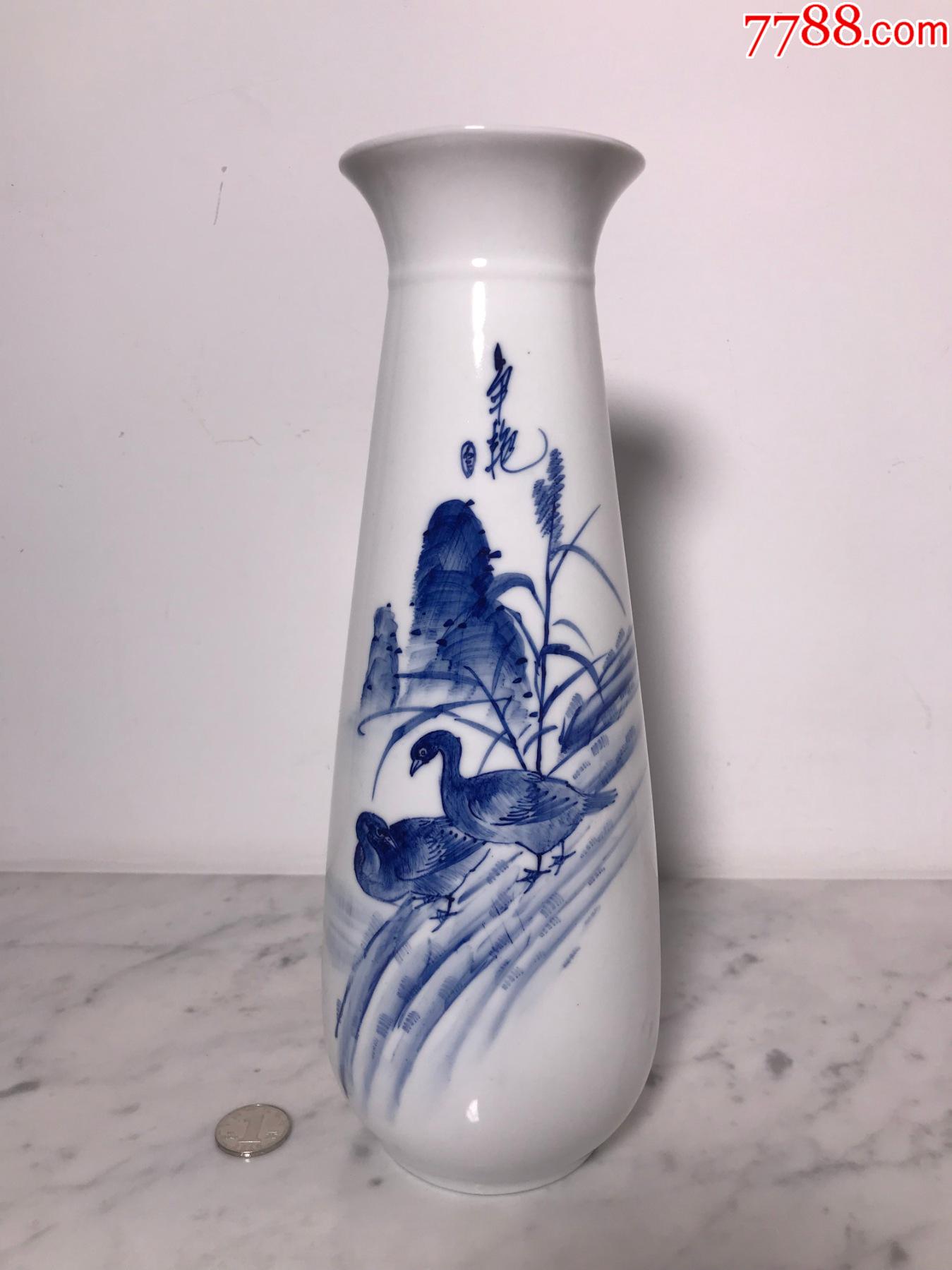 七八十年代薄胎青花芦雁赏瓶