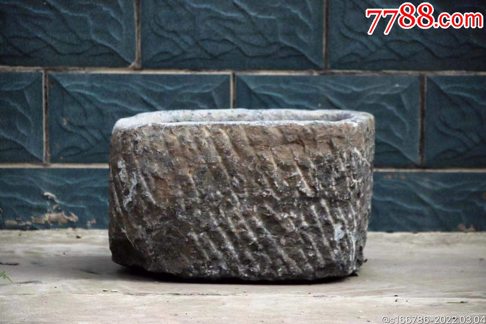 臻于极致侘寂空间随型石盆明代或更早