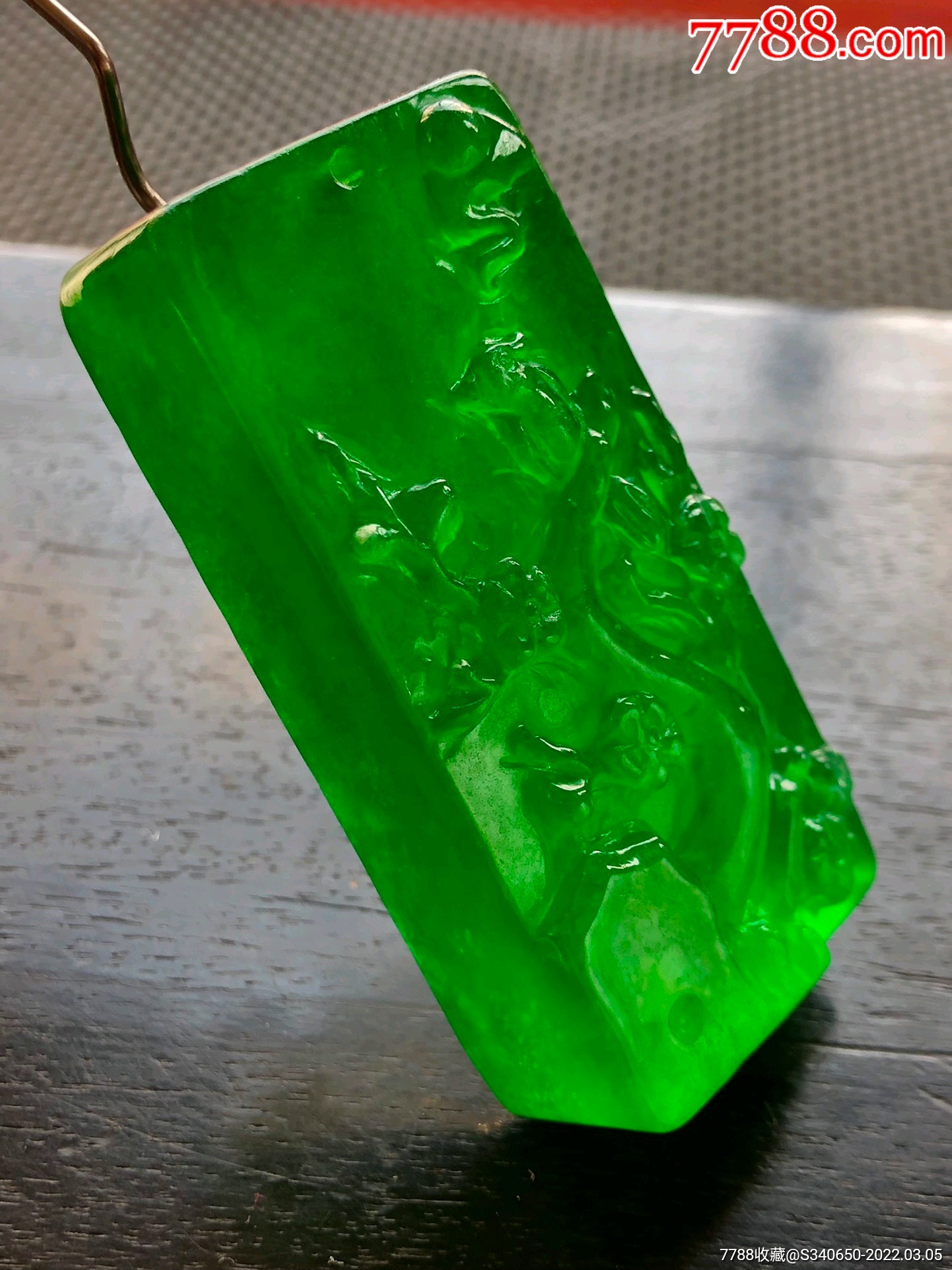 龙石种高冰翡翠立体喜上眉梢牌子吊坠