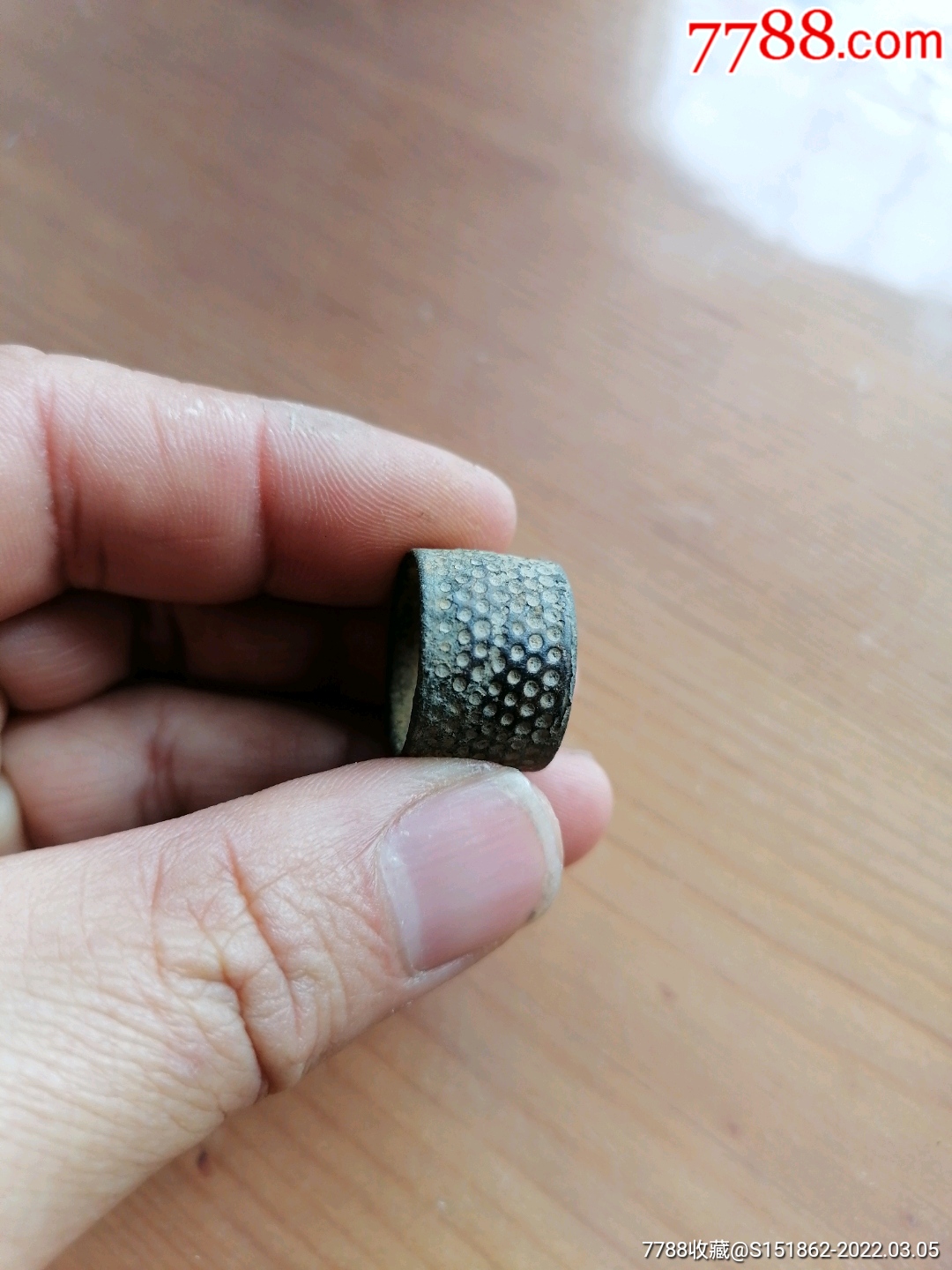 老的铜制顶针一个