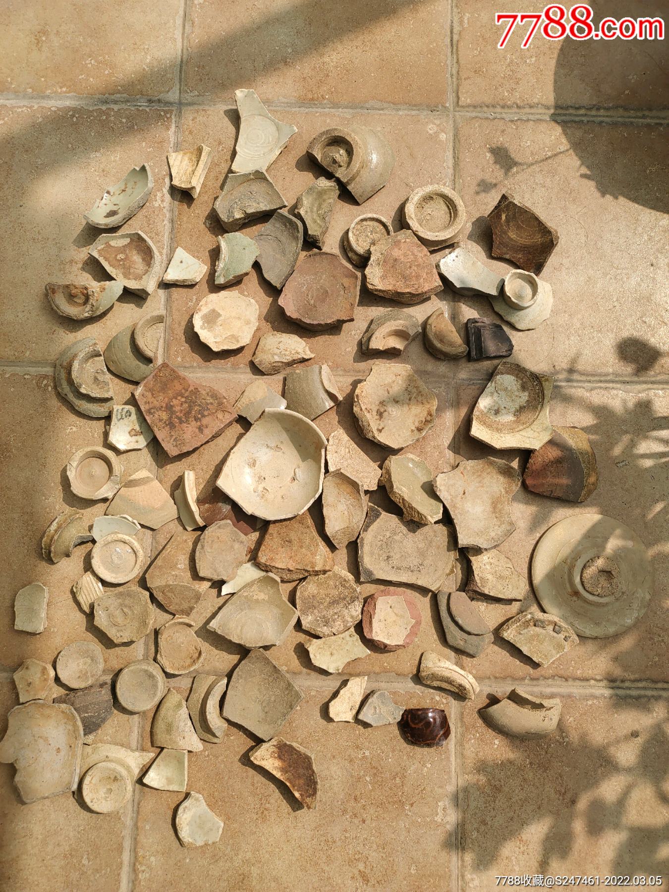 一堆隋唐宋陶瓷片