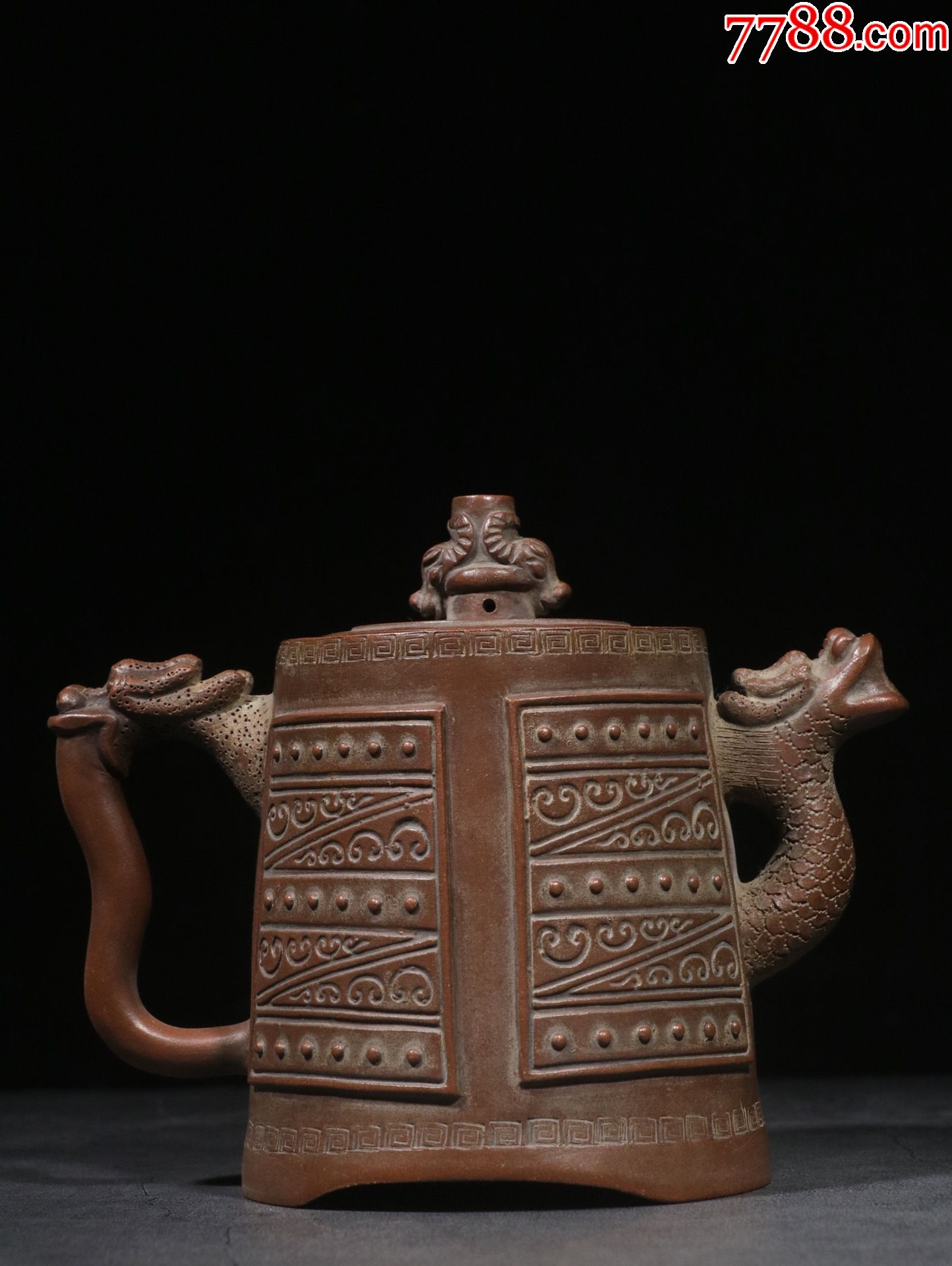 龙文款手工制龙纹钟形紫砂壶