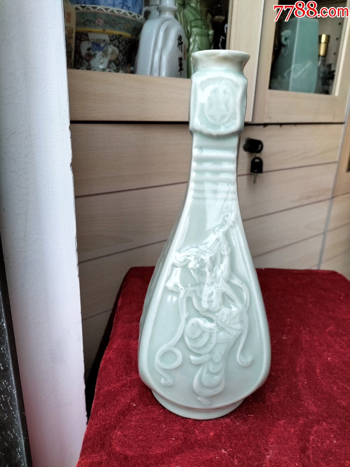 酒瓶收藏龙泉青瓷凹凸飞天图一斤装早期酒瓶以图为准