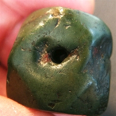 罕见超大高古西亚鸡肝绿玛瑙十四面体方棱珠【宝贝尺寸】:对角宽24