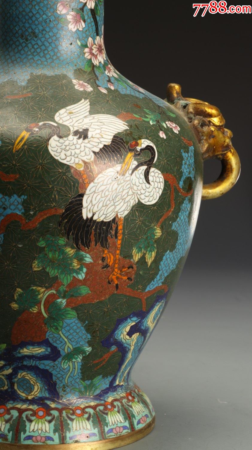 大清乾隆年制掐丝珐琅松鹤延年图双耳瓶