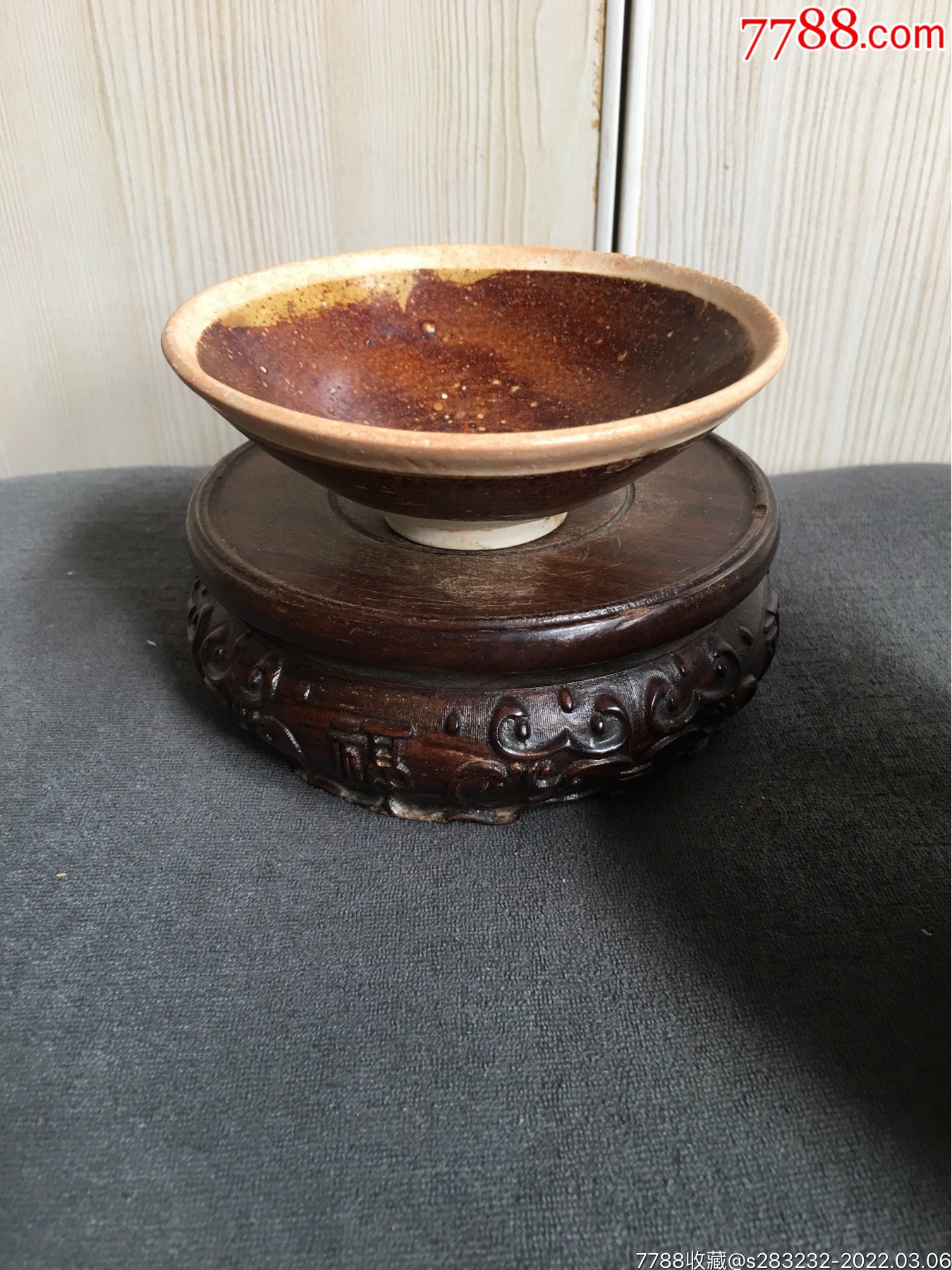 宋代酱釉白覆轮茶盏