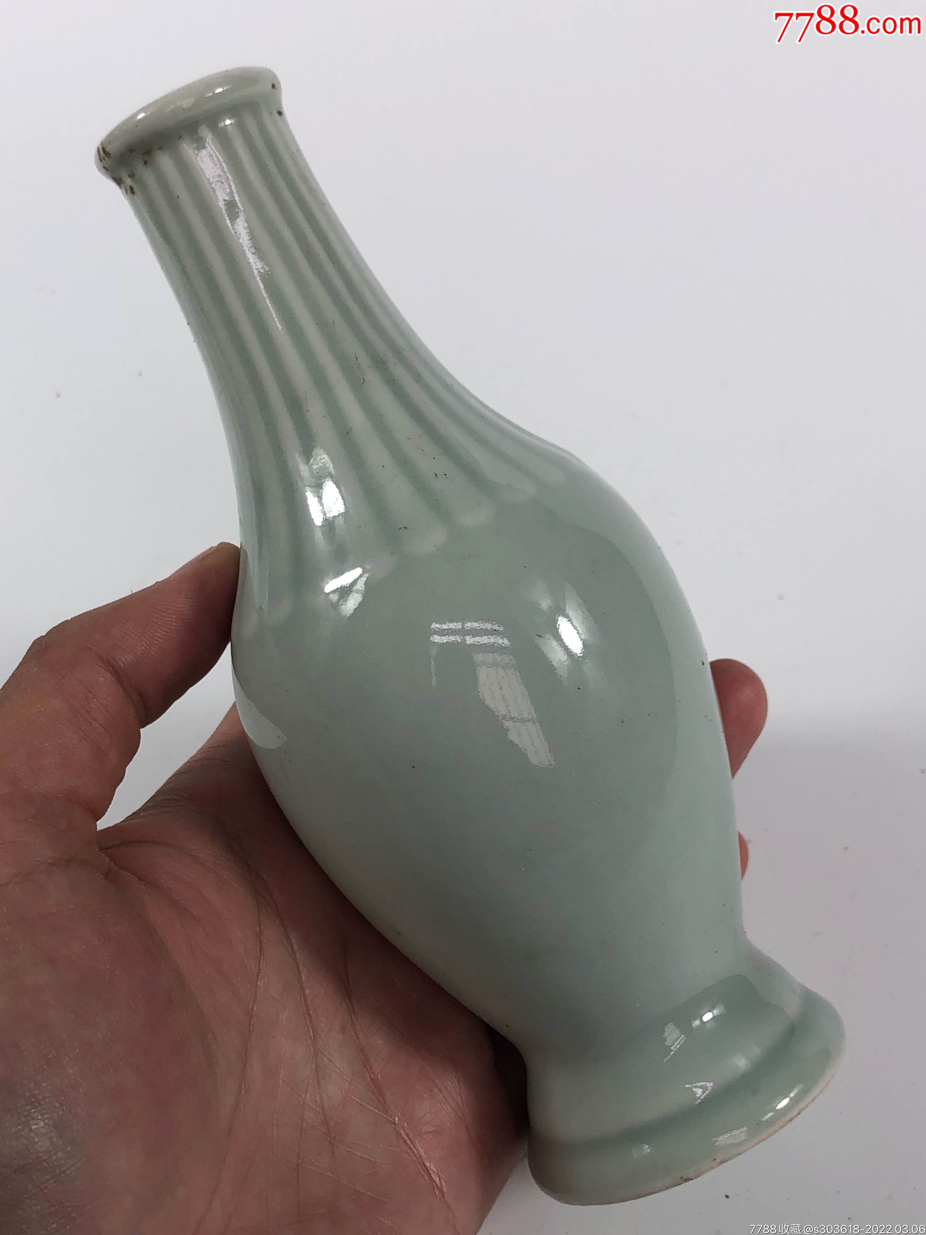 品名567宜兴青瓷落珠纹瓶