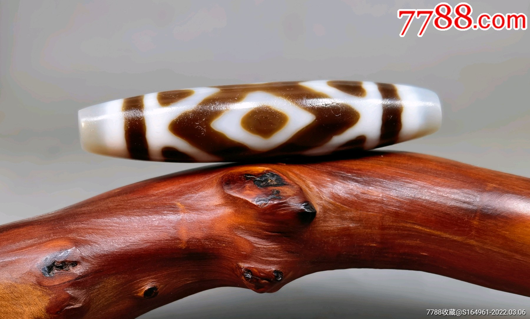 藏传金刚九眼老天珠