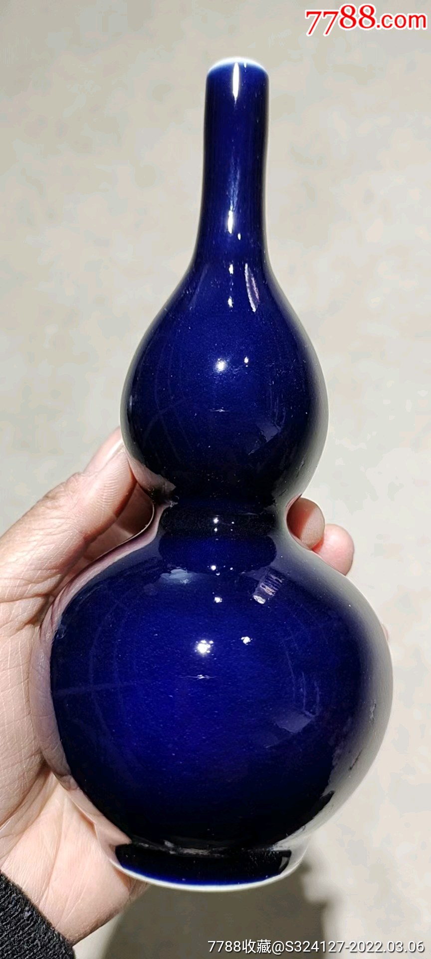 霁蓝釉长颈瓶