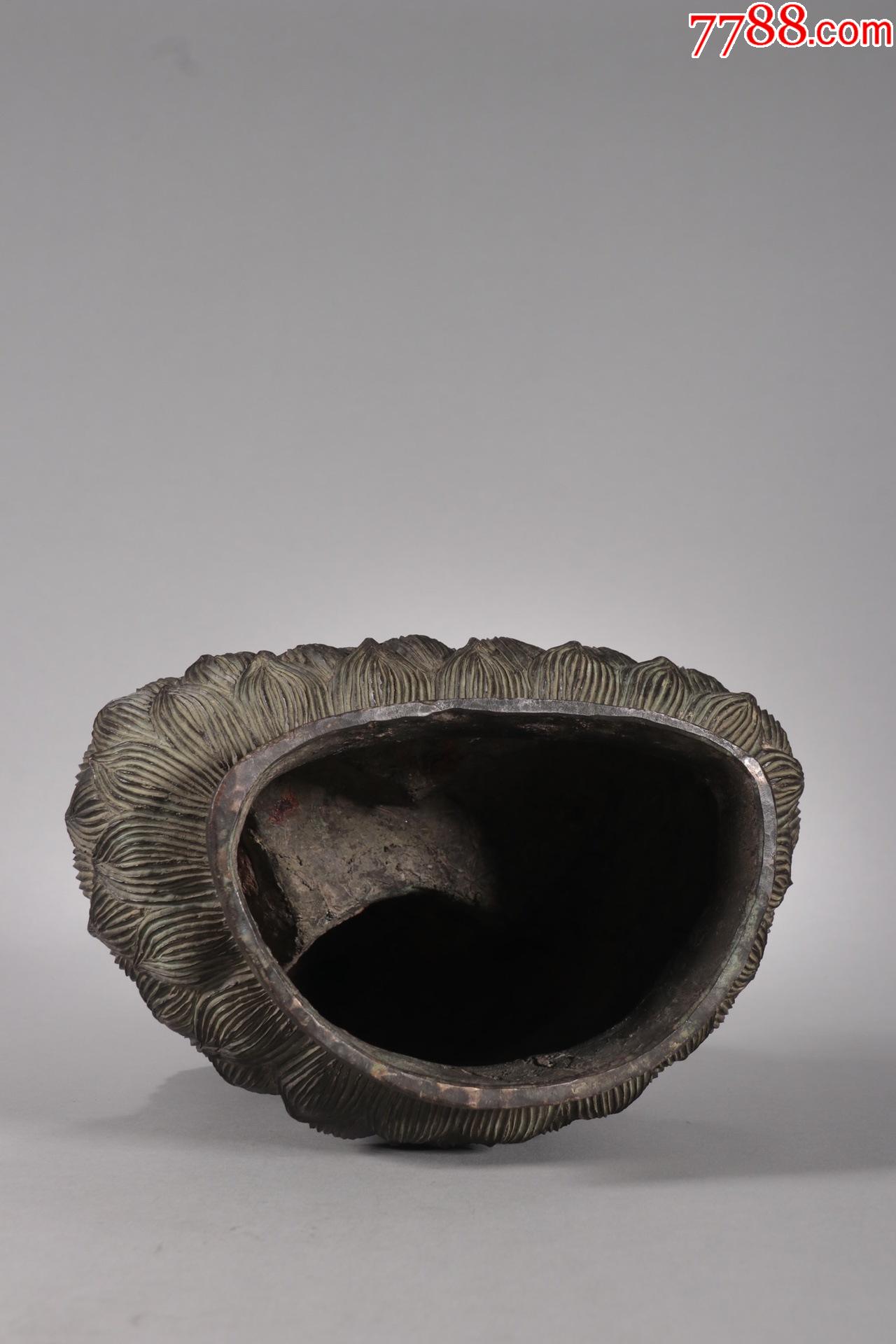 老铜胎铸造坐莲观音摆件