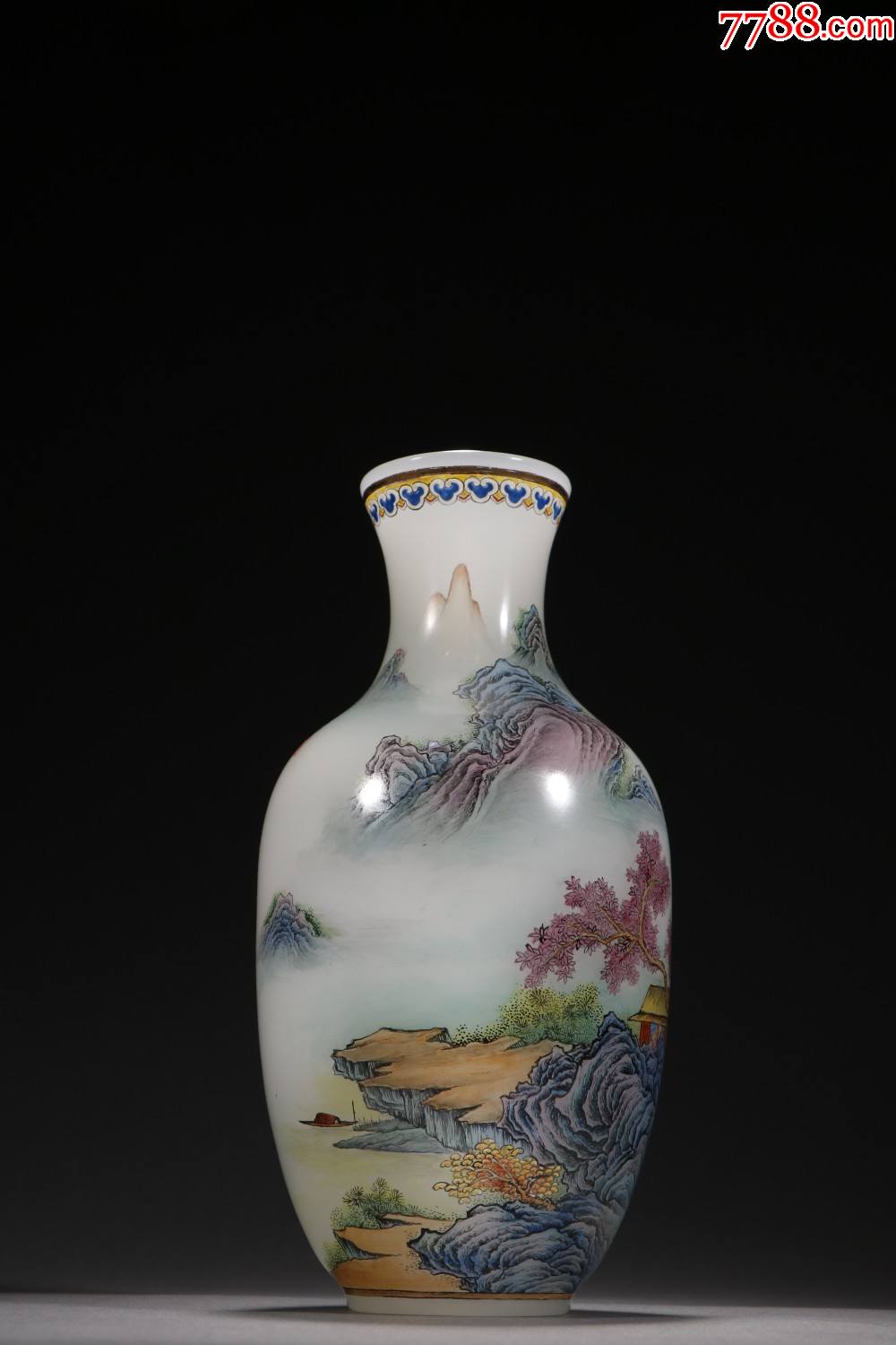 料胎画珐琅山水人物图赏瓶