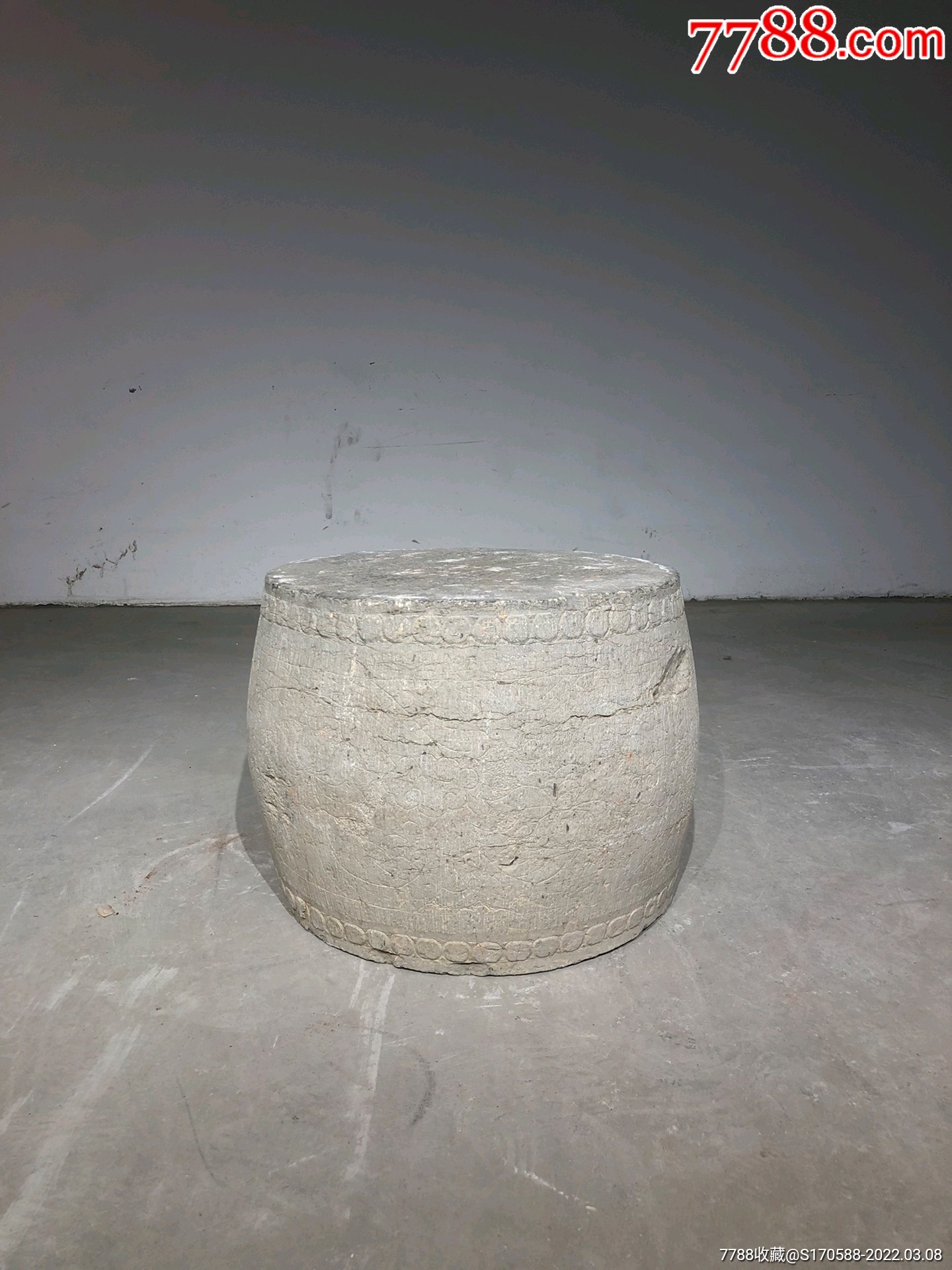 清代青石石鼓上下鼓钉鼓腹线刻工艺尺寸直径41cm高度35cm