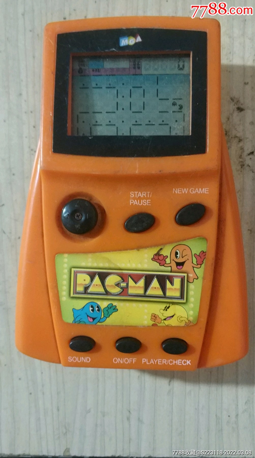 老掌上游戏机一个