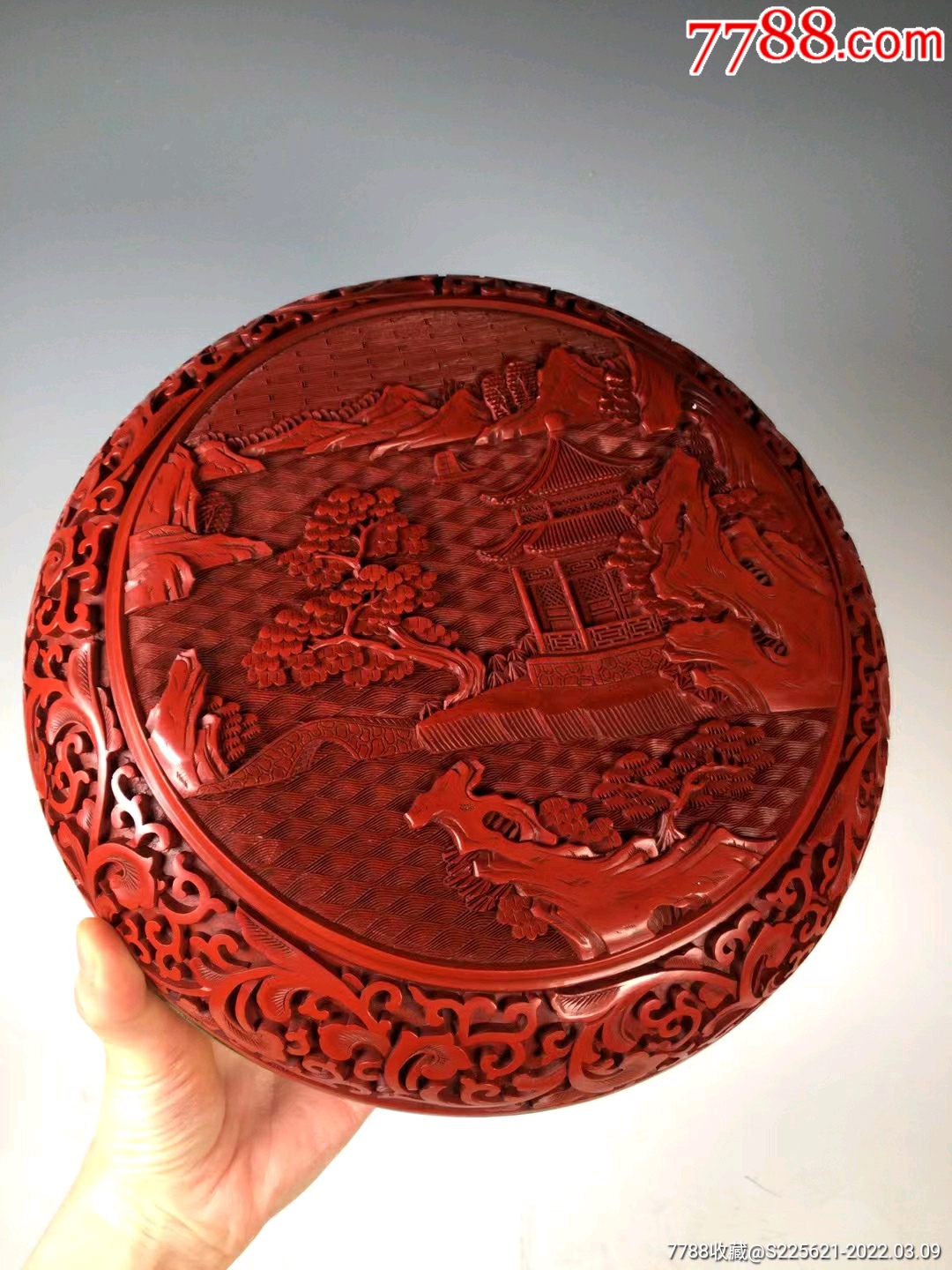 极品创汇时期铜胎剔红山水风光秀丽纹超大捧盒