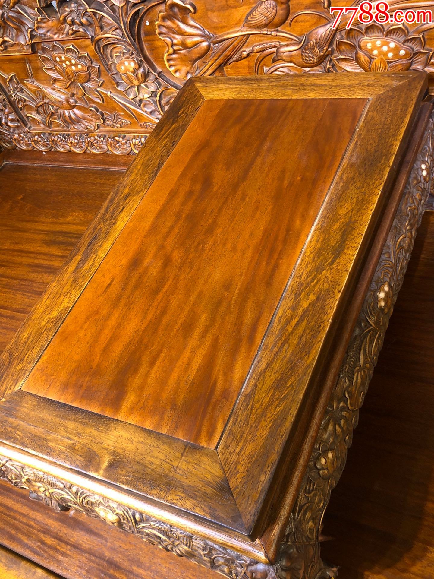 黄花梨高浮雕荷花罗汉床