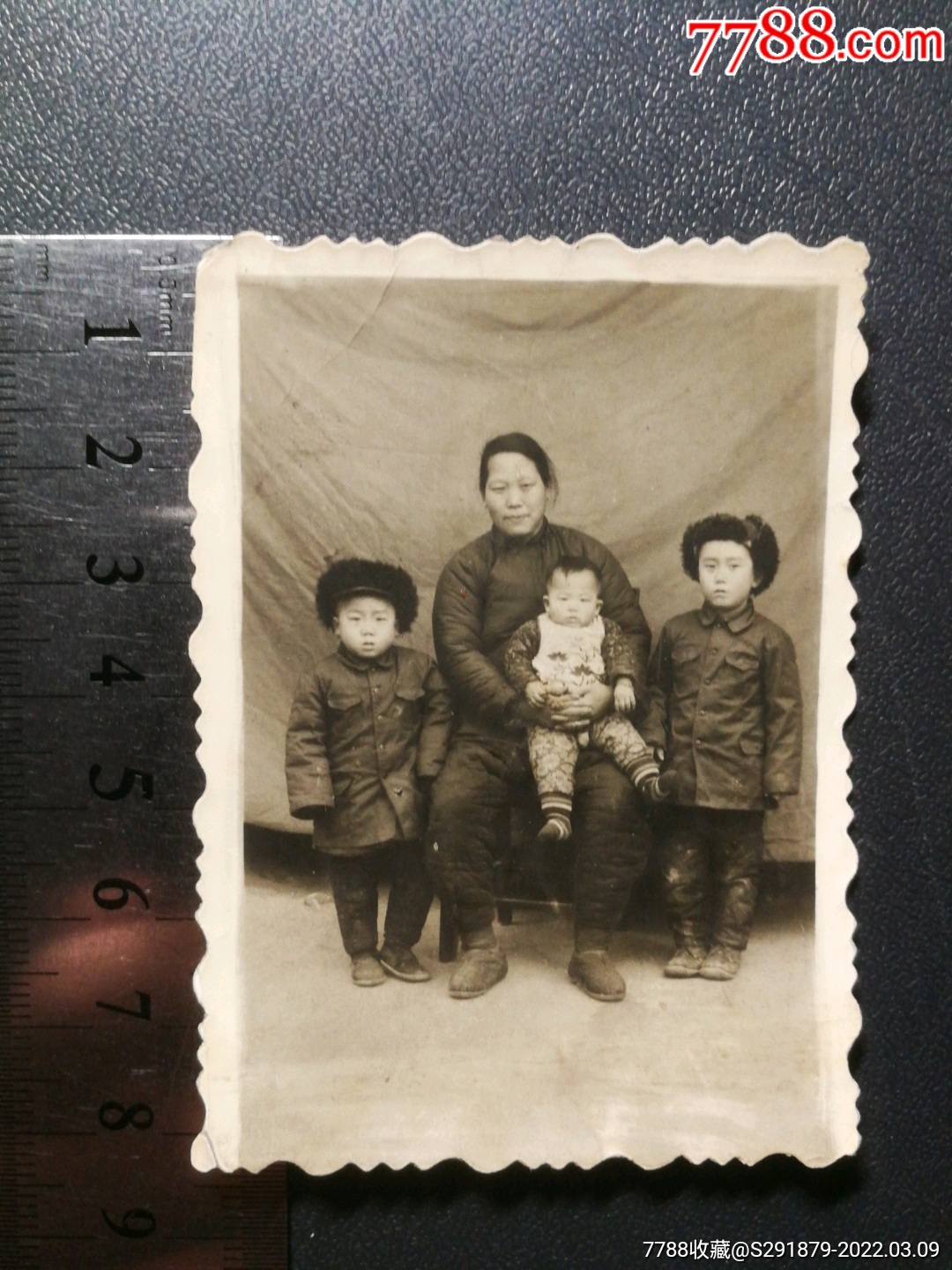 老母亲和孩子的照片图片