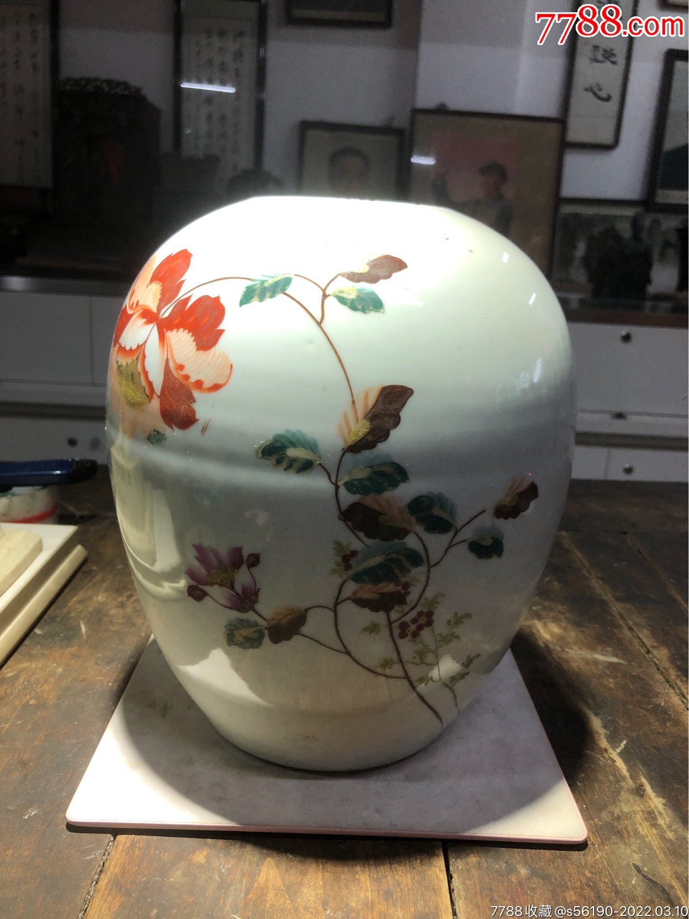 60年代手绘一枝花冬瓜罐景德镇款