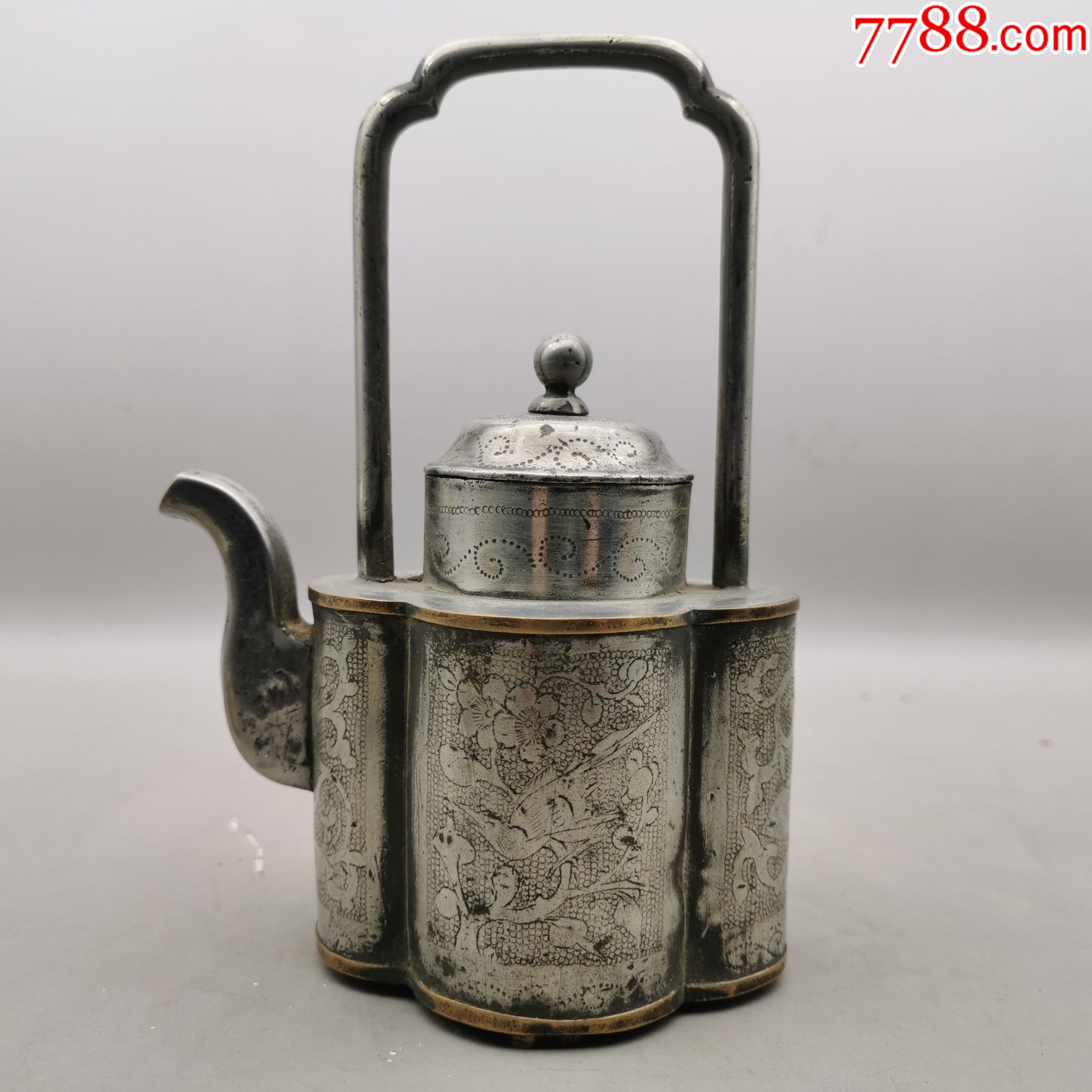 清代珍珠底錾刻白锡提梁壶